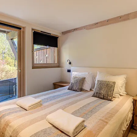 Chalet Big Mountain House - Alpes Travel - Les Praz - Sleeps 8
