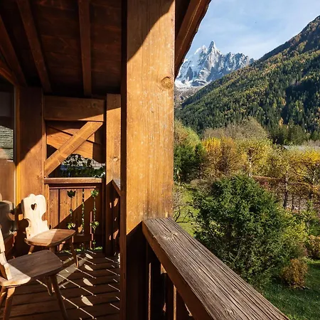 Big Mountain House - Alpes Travel - Les Praz - Sleeps 8 Chalet