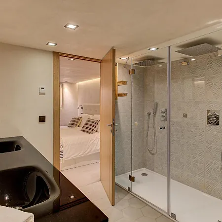 Big Mountain House - Alpes Travel - Les Praz - Sleeps 8 Chalet Chamonix